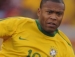O jogo começa disputado.Julio Baptista e Pepe lutam pela posse de bola